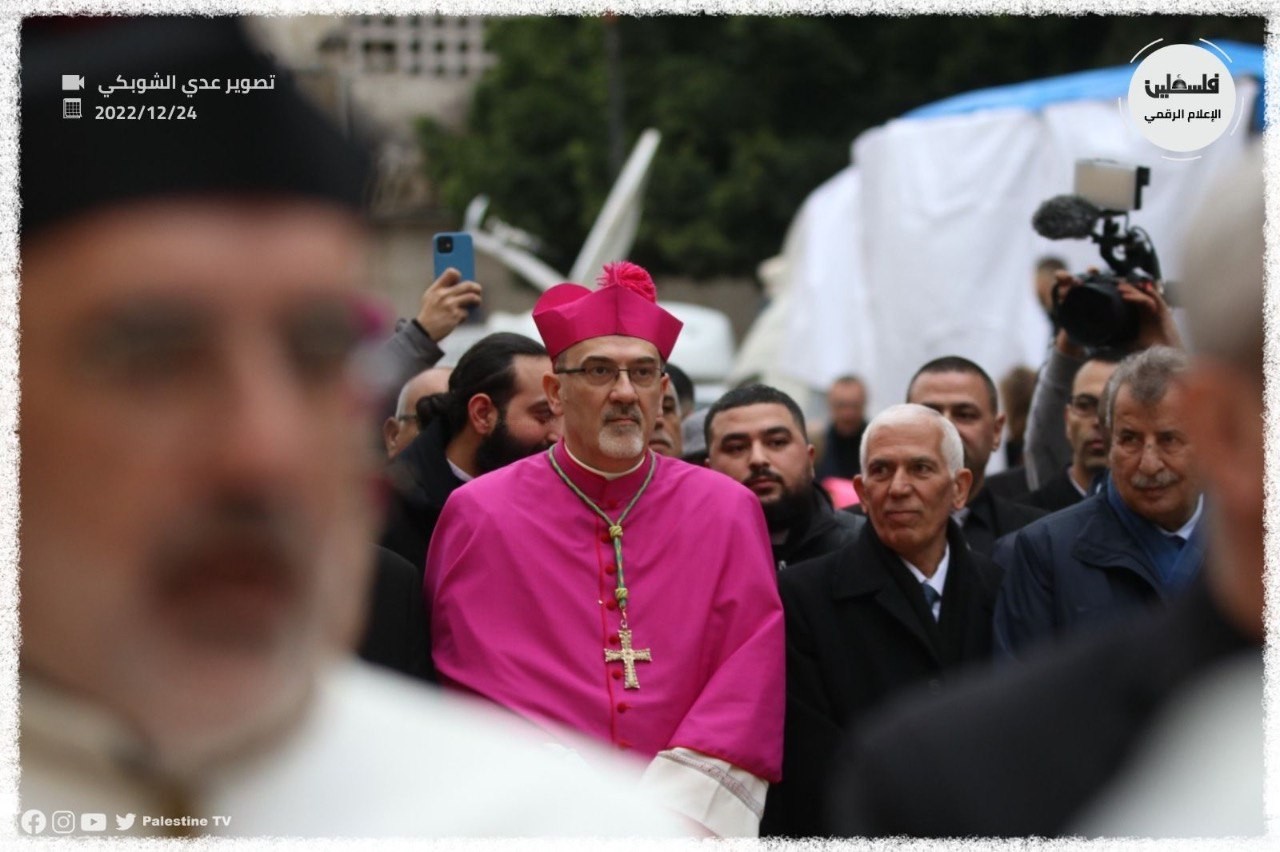 وصول موكب البطريرك بيير باتيستا بيتسابالا إلى ساحة كنيسة المهد - تصوير - عدي الشوبكي 4.jpg