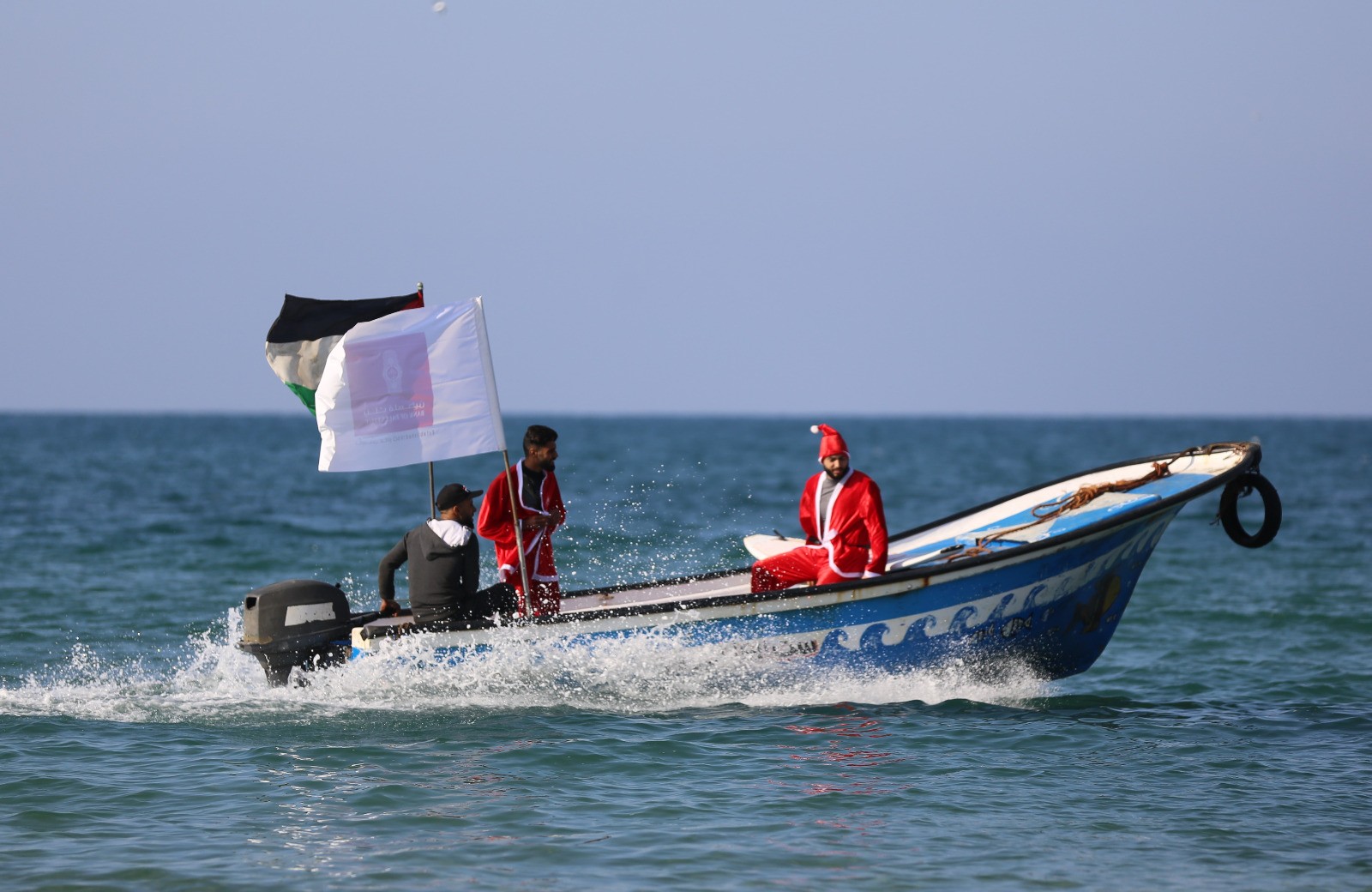 الاتحاد الفلسطيني للشراع والتجديف ينظّم فعالية للتزلّج على شاطئ بحر غزّة 88.jpg