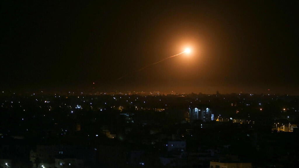الغارات الإسرائيلية على قطاع غزة .. تصوير (رويترز).jpg
