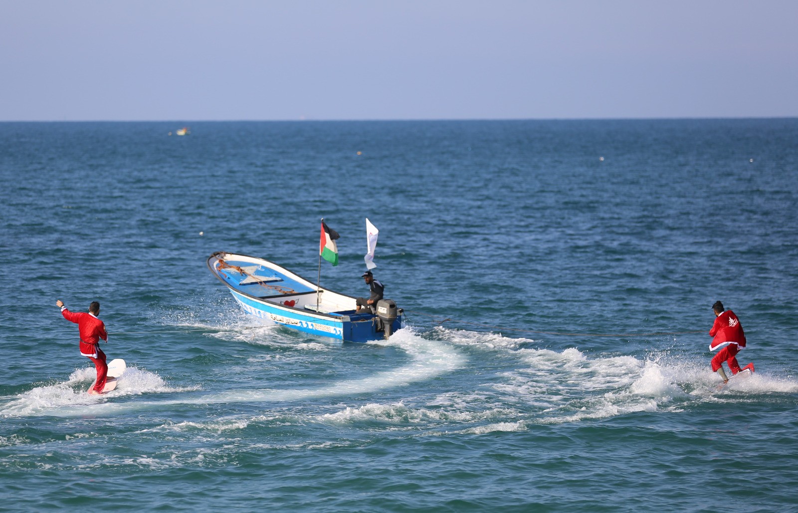 الاتحاد الفلسطيني للشراع والتجديف ينظّم فعالية للتزلّج على شاطئ بحر غزّة 8.jpg