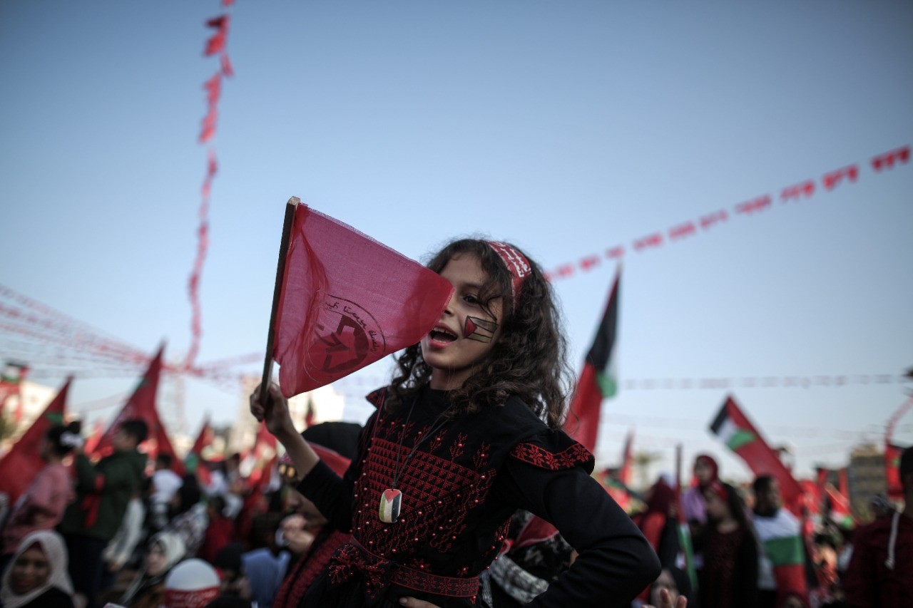 عشرات الآلاف يُشاركون في المهرجان الوطني (انطلاقتنا مقاومة) في ساحة الكتيبة بمدينة غزة لإحياء ذكرى انطلاقة الجبهة الشعبيّة لتحرير فلسطين الـ55. 221.jpg