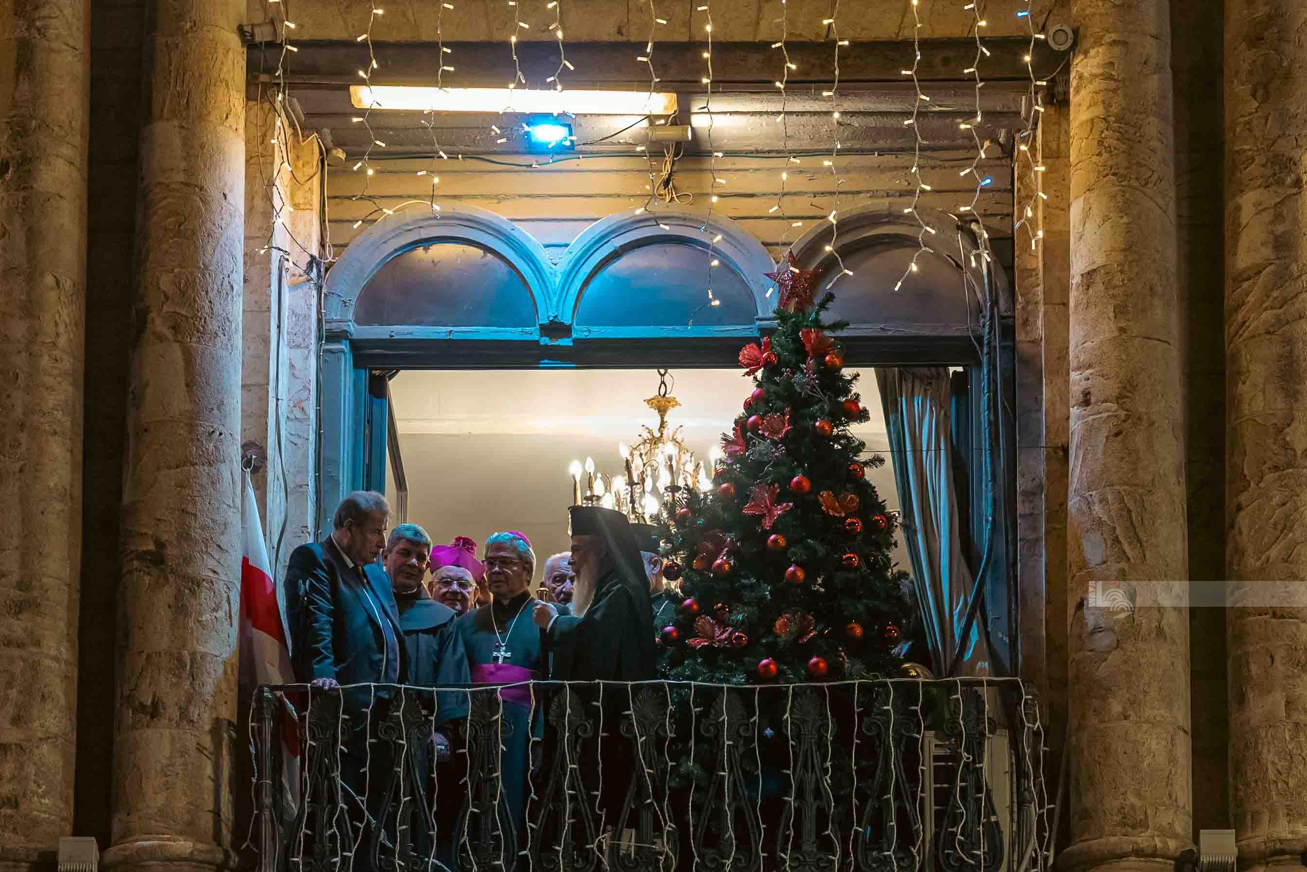 اضاءة شجرة الميلاد في فندق الامبيريال في باب الخليل المهدد بالاخلاء لصالح جمعيات استيطانية.jpg