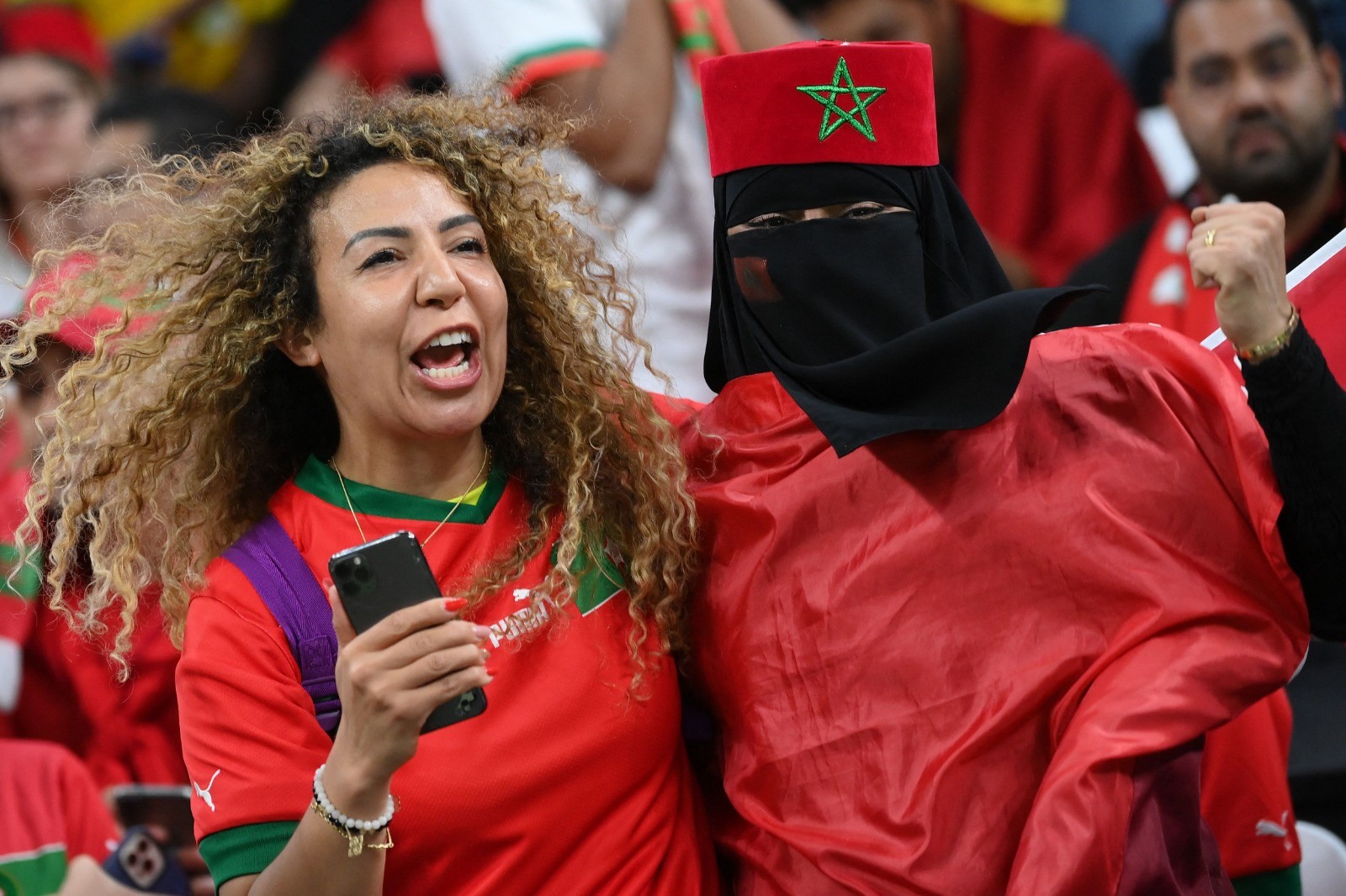 المغاربة يحتشدون في ملعب المباراة لتشجيع منتحبهم .. تصوير (الفرنسية) 7.jpg