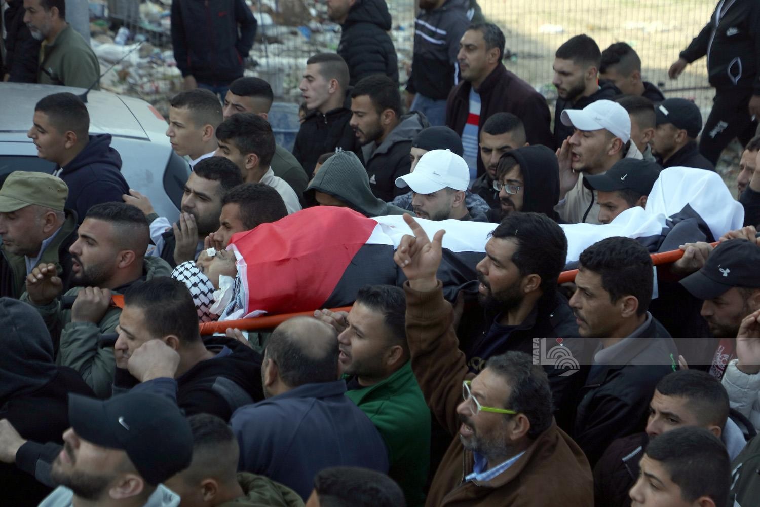 تشييع جثامين الشهداء صدقي زكارنة ، طارق الدمج ,عطا الشلبي الذين استشهدوا برصاص الاحتلال فجر اليوم في مدينة جنين..تصوير - عدي دعيبس 5.jpg