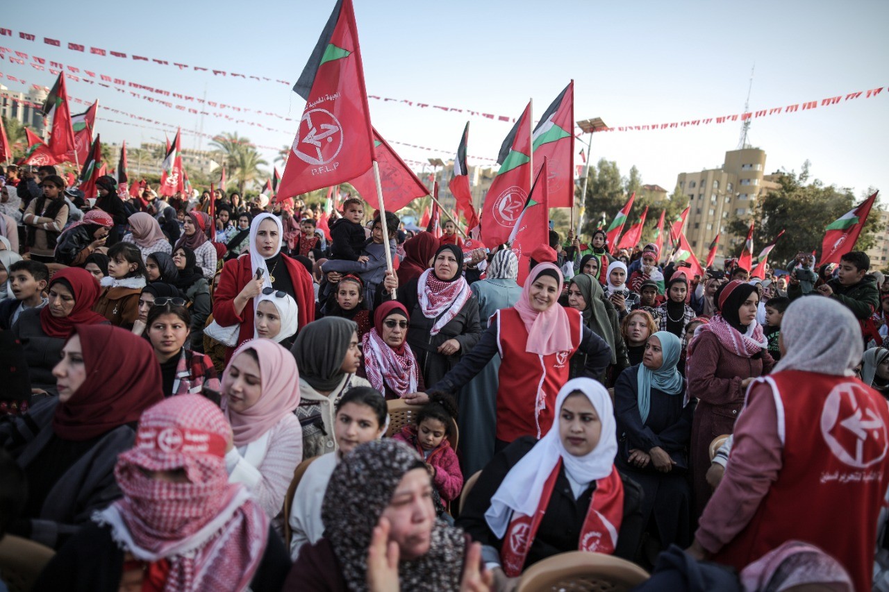 عشرات الآلاف يُشاركون في المهرجان الوطني (انطلاقتنا مقاومة) في ساحة الكتيبة بمدينة غزة لإحياء ذكرى انطلاقة الجبهة الشعبيّة لتحرير فلسطين الـ55. 55.jpg