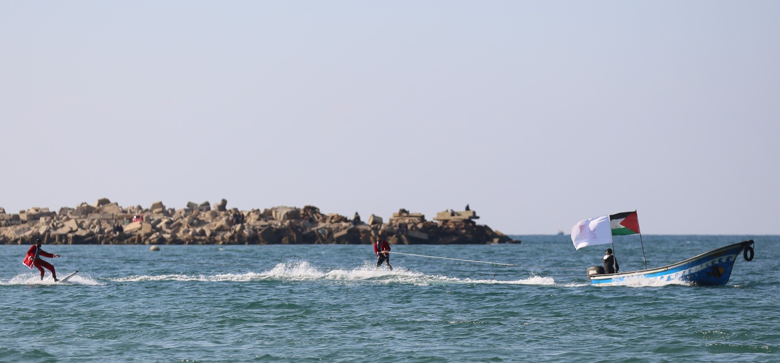 الاتحاد الفلسطيني للشراع والتجديف ينظّم فعالية للتزلّج على شاطئ بحر غزّة 5.jpg