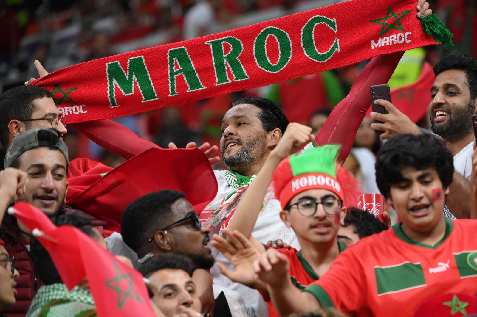 المغاربة يحتشدون في ملعب المباراة لتشجيع منتحبهم .. تصوير (الفرنسية) 5.jpg