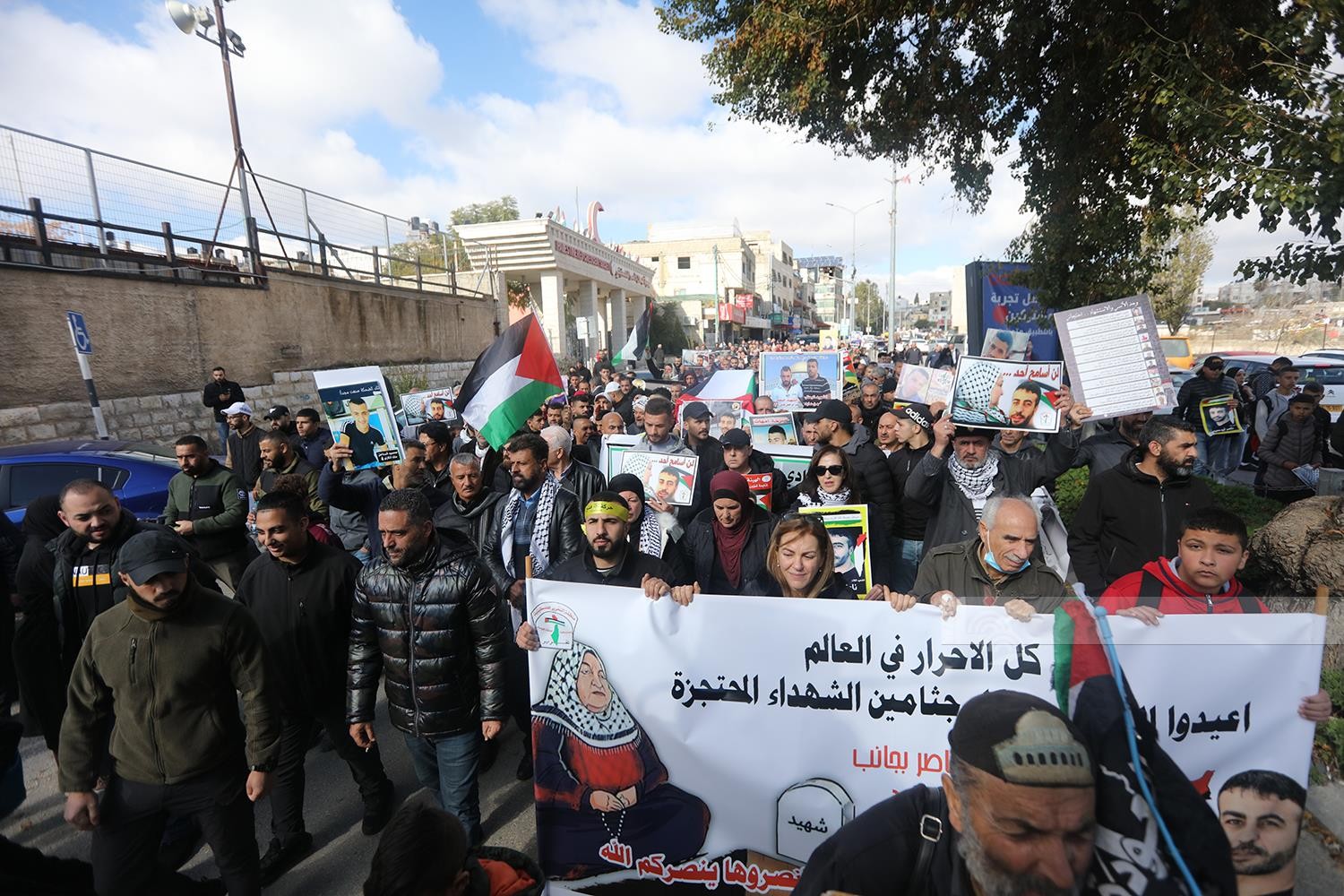 مسيرة ووقفة في مخيم الامعري للمطالبة باسترداد جثامين الشهداء المحتجزة 2.jpg