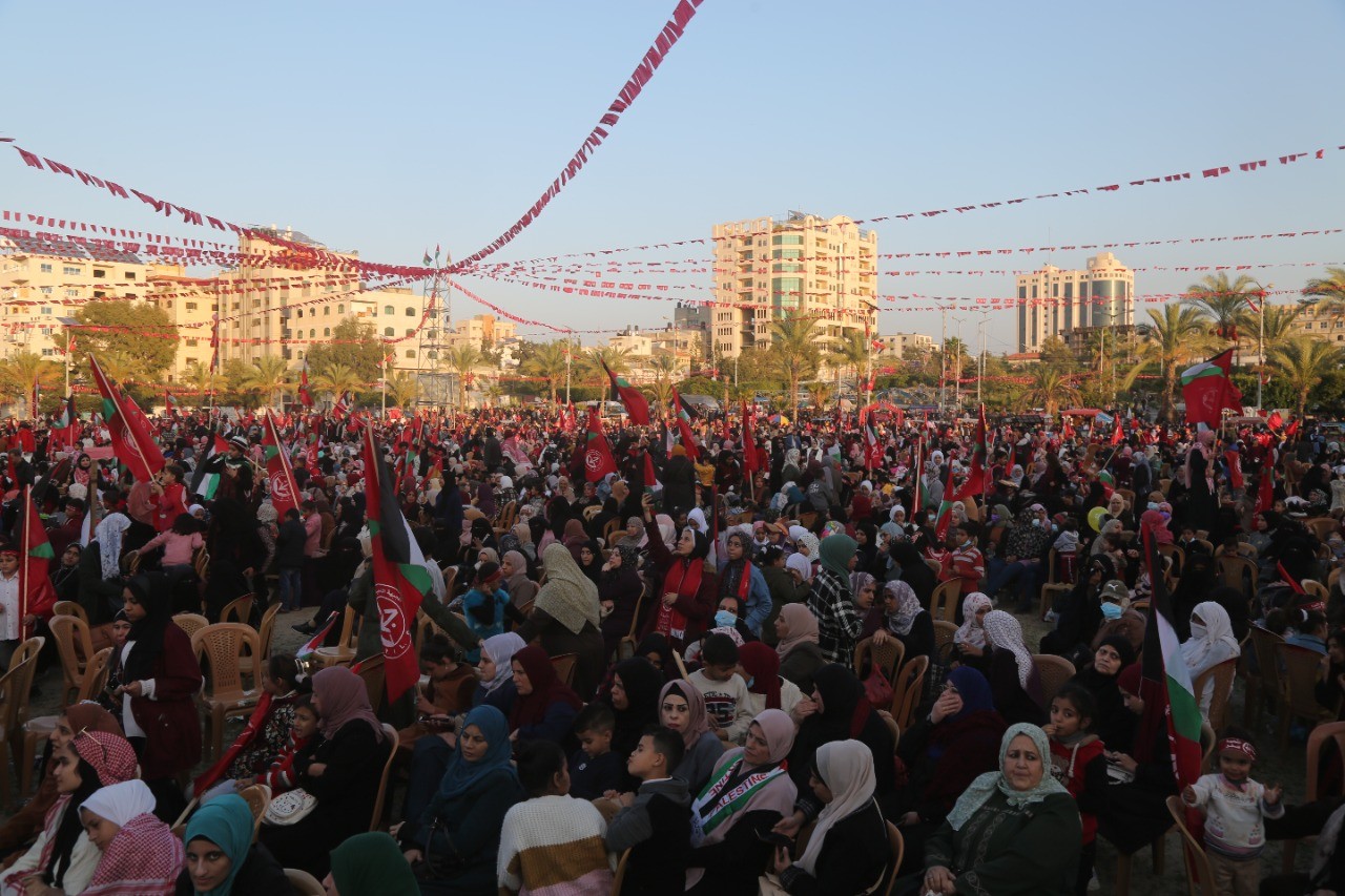 22عشرات الآلاف يُشاركون في المهرجان الوطني (انطلاقتنا مقاومة) في ساحة الكتيبة بمدينة غزة لإحياء ذكرى انطلاقة الجبهة الشعبيّة لتحرير فلسطين الـ55..jpg