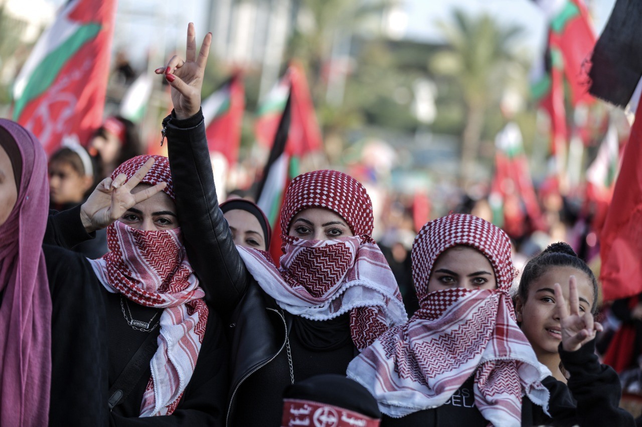 عشرات الآلاف يُشاركون في المهرجان الوطني (انطلاقتنا مقاومة) في ساحة الكتيبة بمدينة غزة لإحياء ذكرى انطلاقة الجبهة الشعبيّة لتحرير فلسطين الـ55. 5.jpg