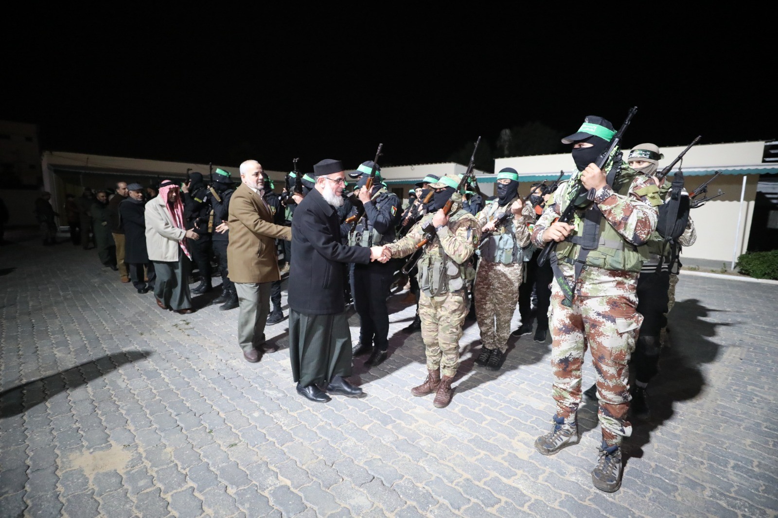 قيادة حماس بالوسطى تنظم جولة على المرابطين 4.jpeg