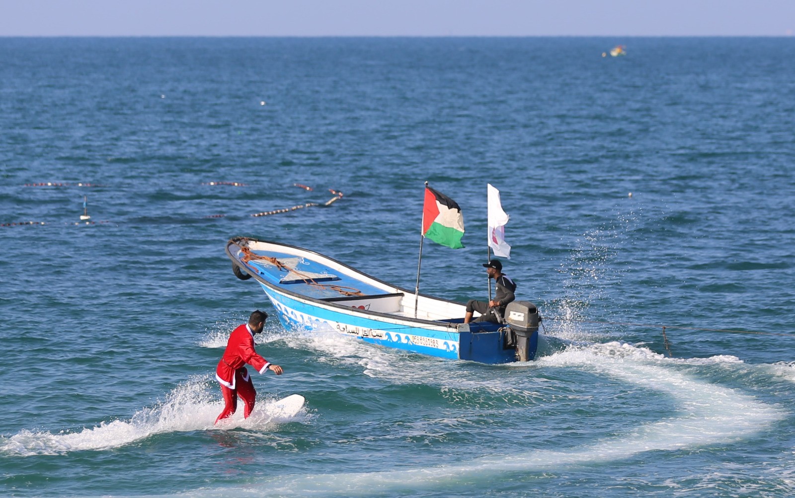 الاتحاد الفلسطيني للشراع والتجديف ينظّم فعالية للتزلّج على شاطئ بحر غزّة 33.jpg