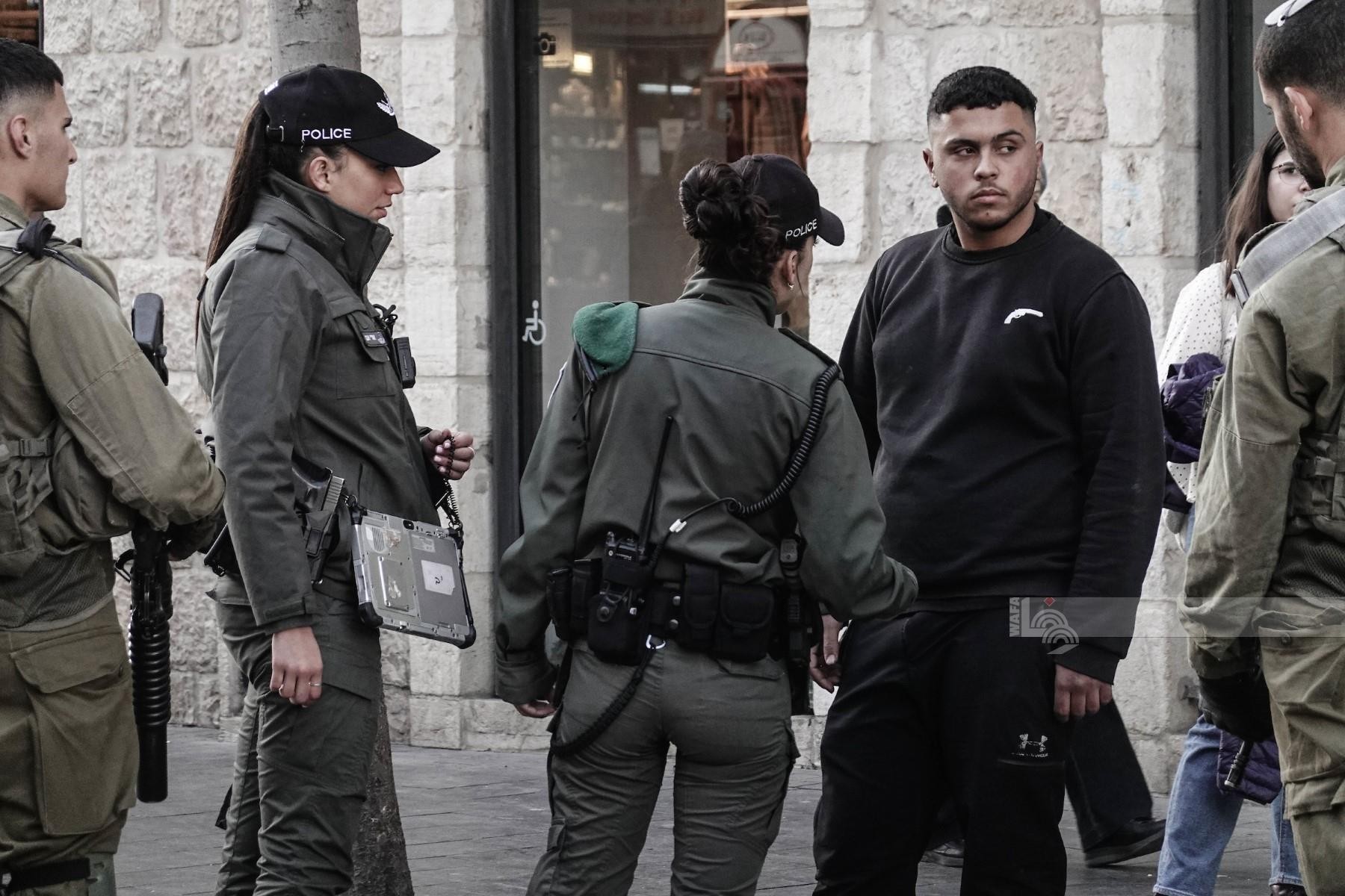 الاحتلال يحول شوارع مدينة القدس لثكنة عسكرية وينكل بالمقدسيين.jpg