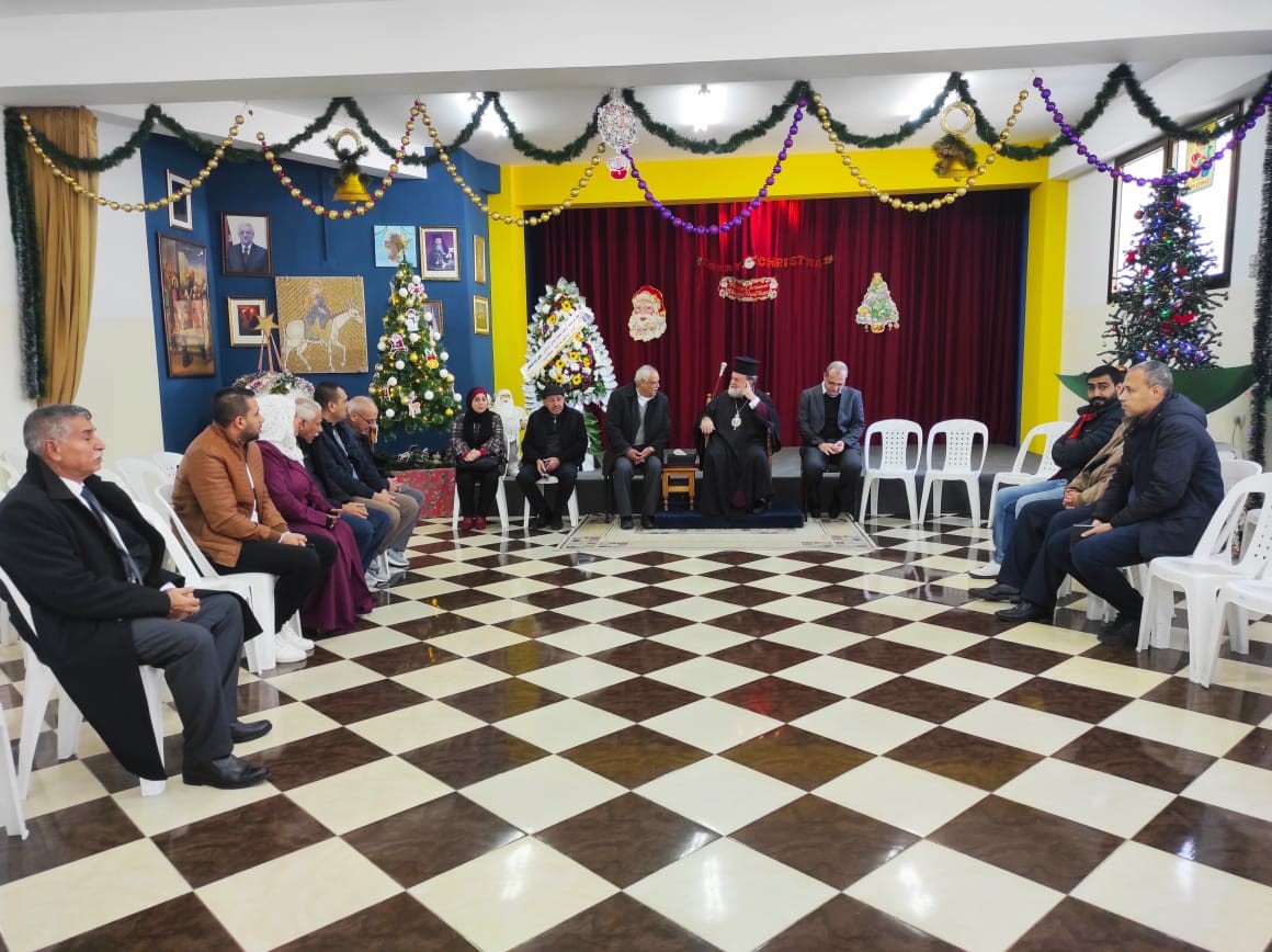 «الديمقراطية» تزور كنيسة القديس برفيريوس بغزة لتقديم التهاني بعيد الميلاد 3.jpg