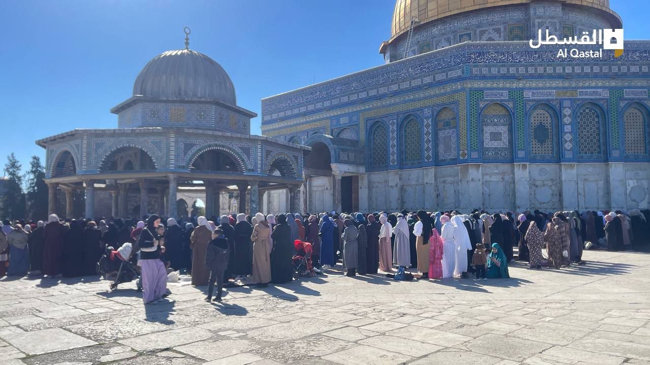 صلاة الجمعة في رحاب المسجد الأقصى المبارك 45.jpg