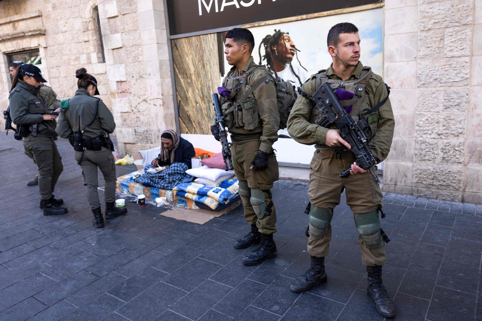 الجيش الإسرائيلي ينتشر في قلب القدس المحتلة لمساندة الشرطة  - الفرنسية.jpg
