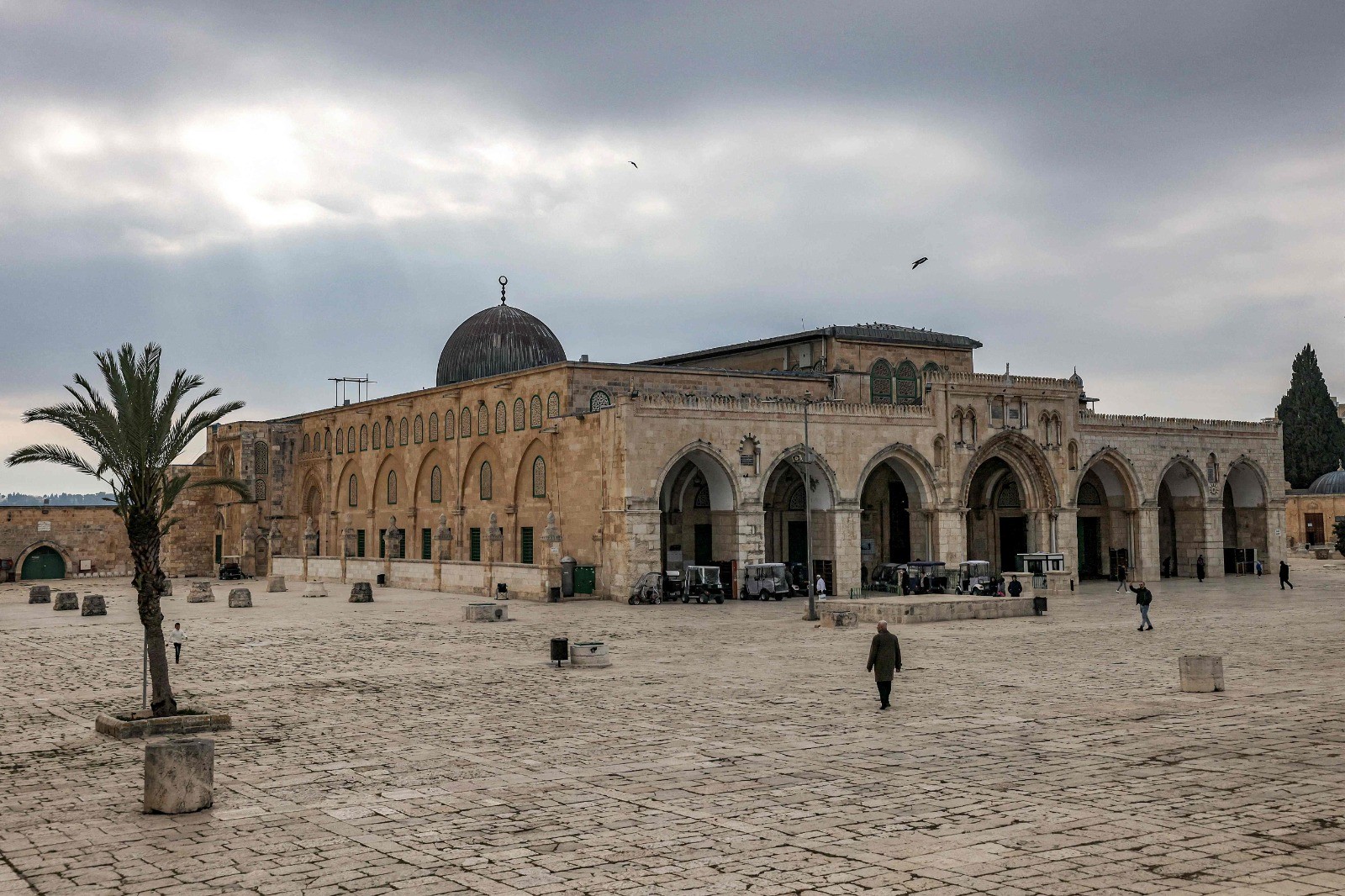 صور من المسجد الأقصى بعد ساعات من اقتحام بن غفير .. تصوير (الفرنسية) 2.jpg