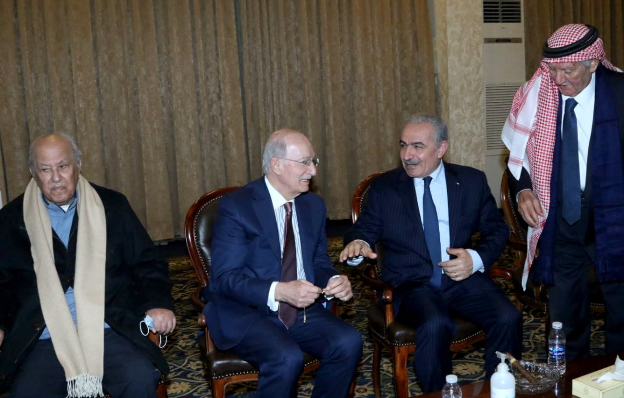 اشتية يقدم واجب العزاء بوفاة رئيس الوزراء الأردني الأسبق 32.jpg