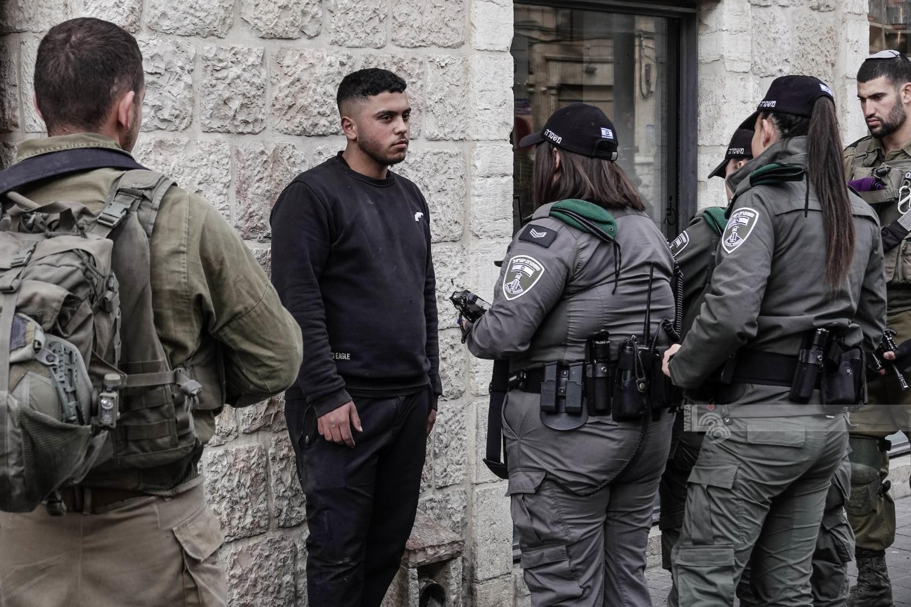 الاحتلال يحول شوارع مدينة القدس لثكنة عسكرية وينكل بالمقدسيين 8.jpg