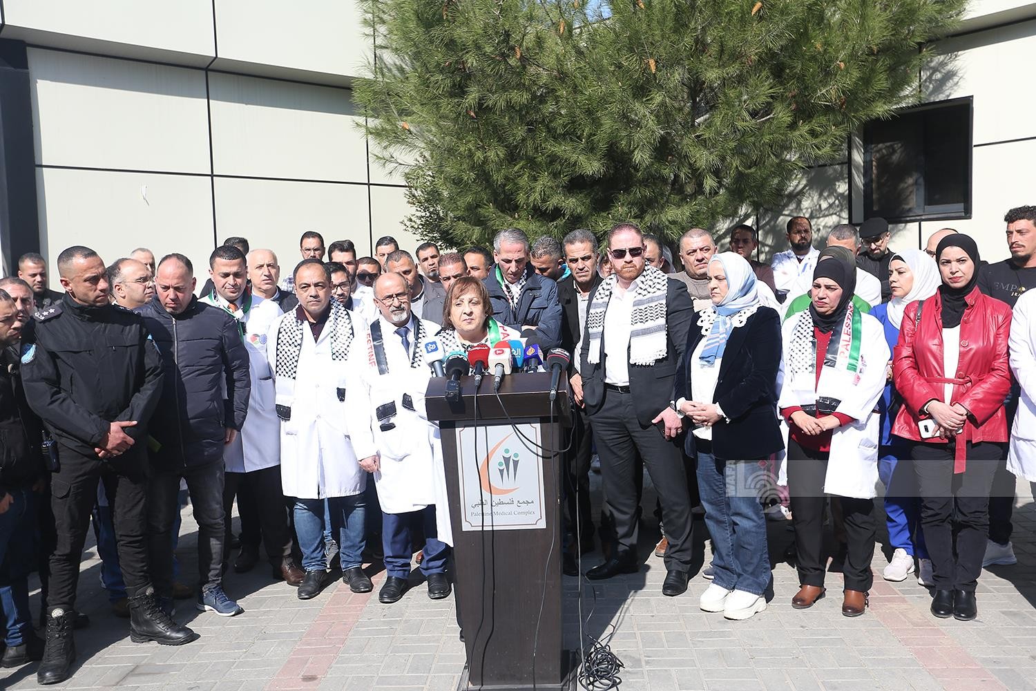 وقفة احتجاجية لكوادر وزارة الصحة ردا على جرائم الاحتلال بحق مراكز العلاج والطواقم الطبية وطواقم الاسعاف في جنين 4.jpg