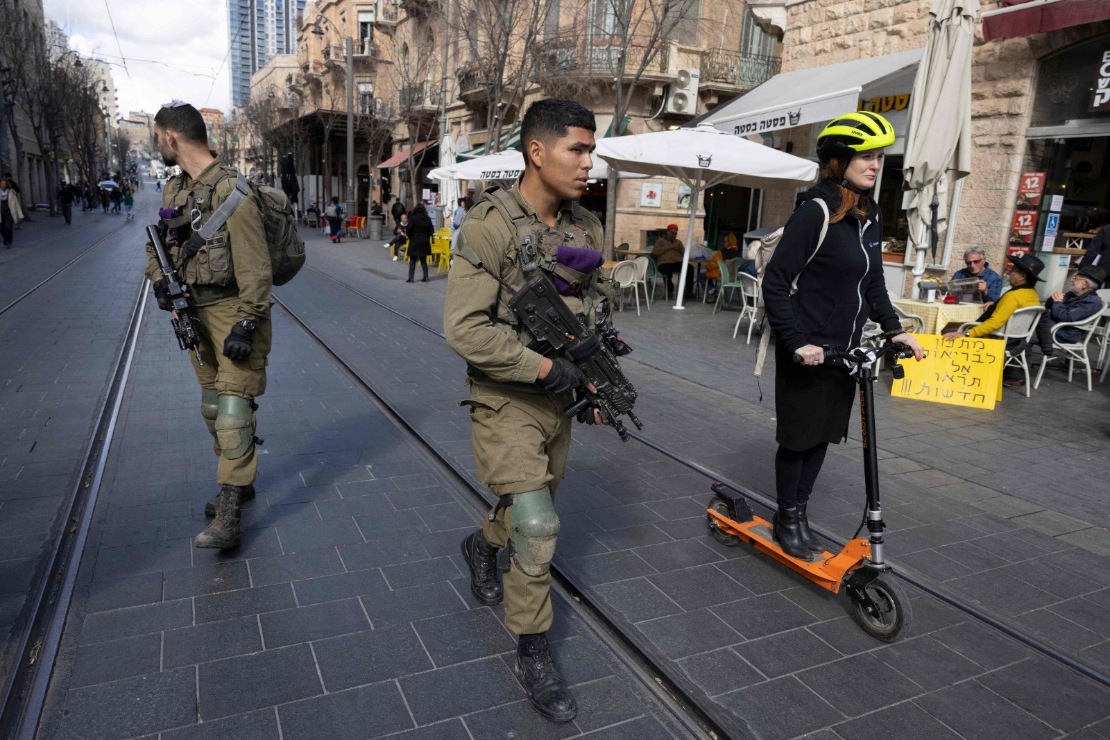 الجيش الإسرائيلي ينتشر في قلب القدس المحتلة لمساندة الشرطة  - الفرنسية 7.jpg