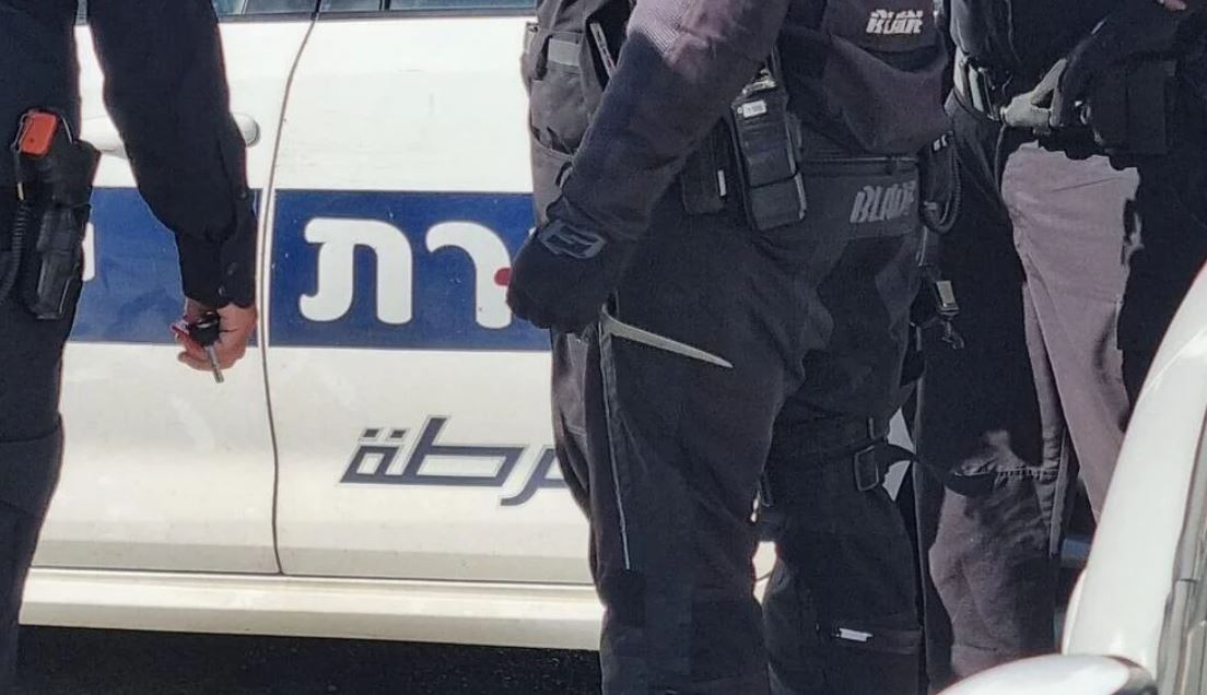 الشرطة الاسرائيلية تدعي ضبط سكين مع أحد الشبان المعتقلين في نتانيا.jpg