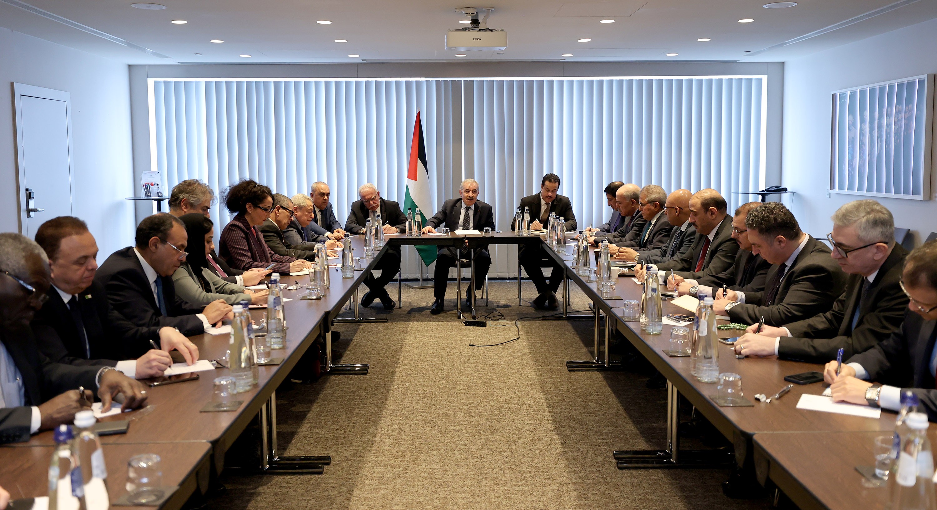 اشتية يلتقى السفراء العرب لدى بلجيكا والاتحاد الأوروبي 2.jpg