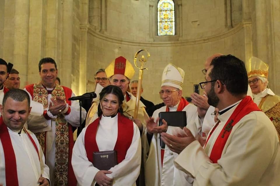 سالي عازر أول قسيسة فلسطينية في الكنيسة اللوثرية.jpeg