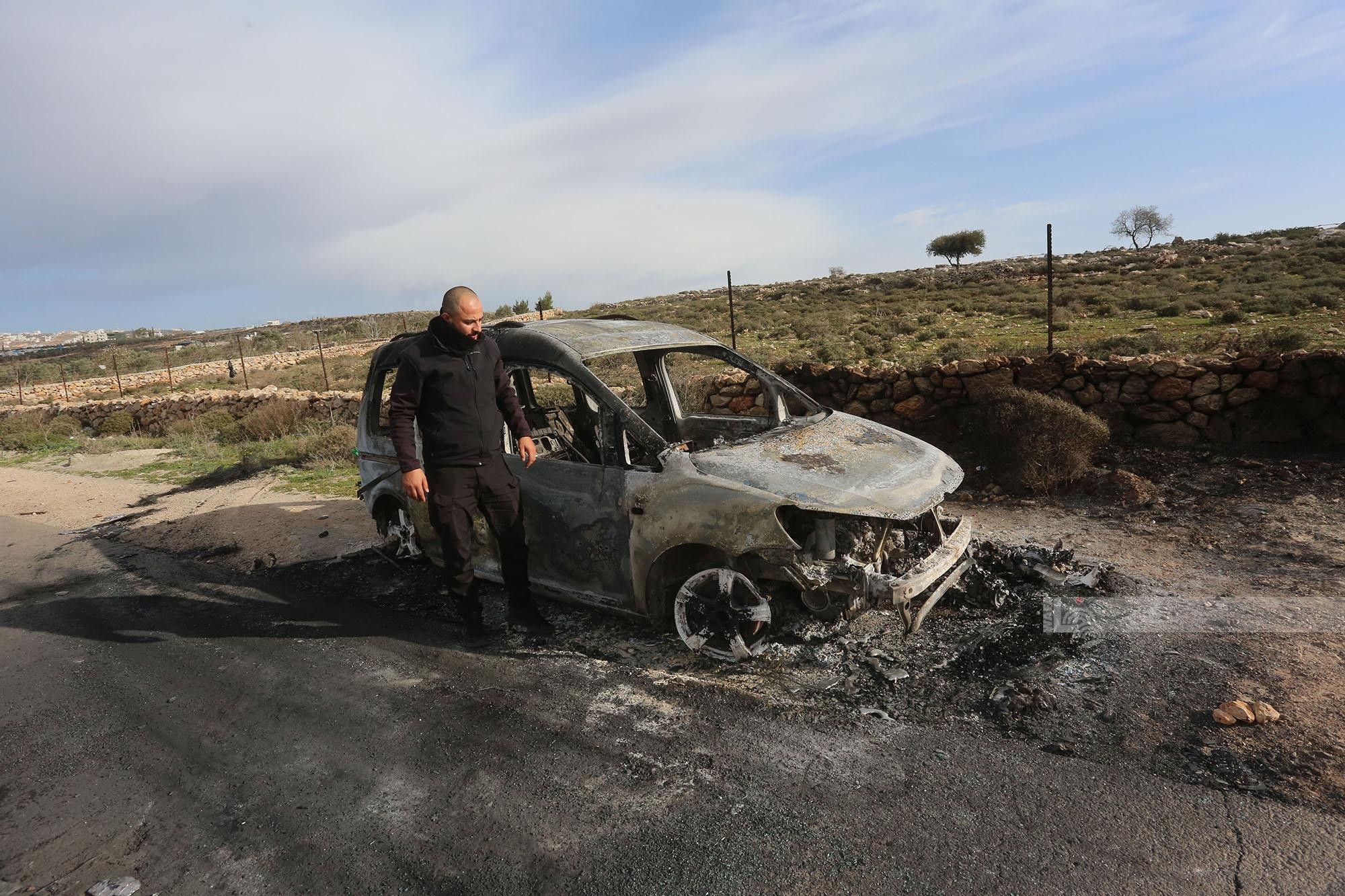 مستوطنون يحرقون ست مركبات فلسطينية بشكل كامل بين بلدتي عقربا ومجدل بني فاضل قرب نابلس 7.jpg
