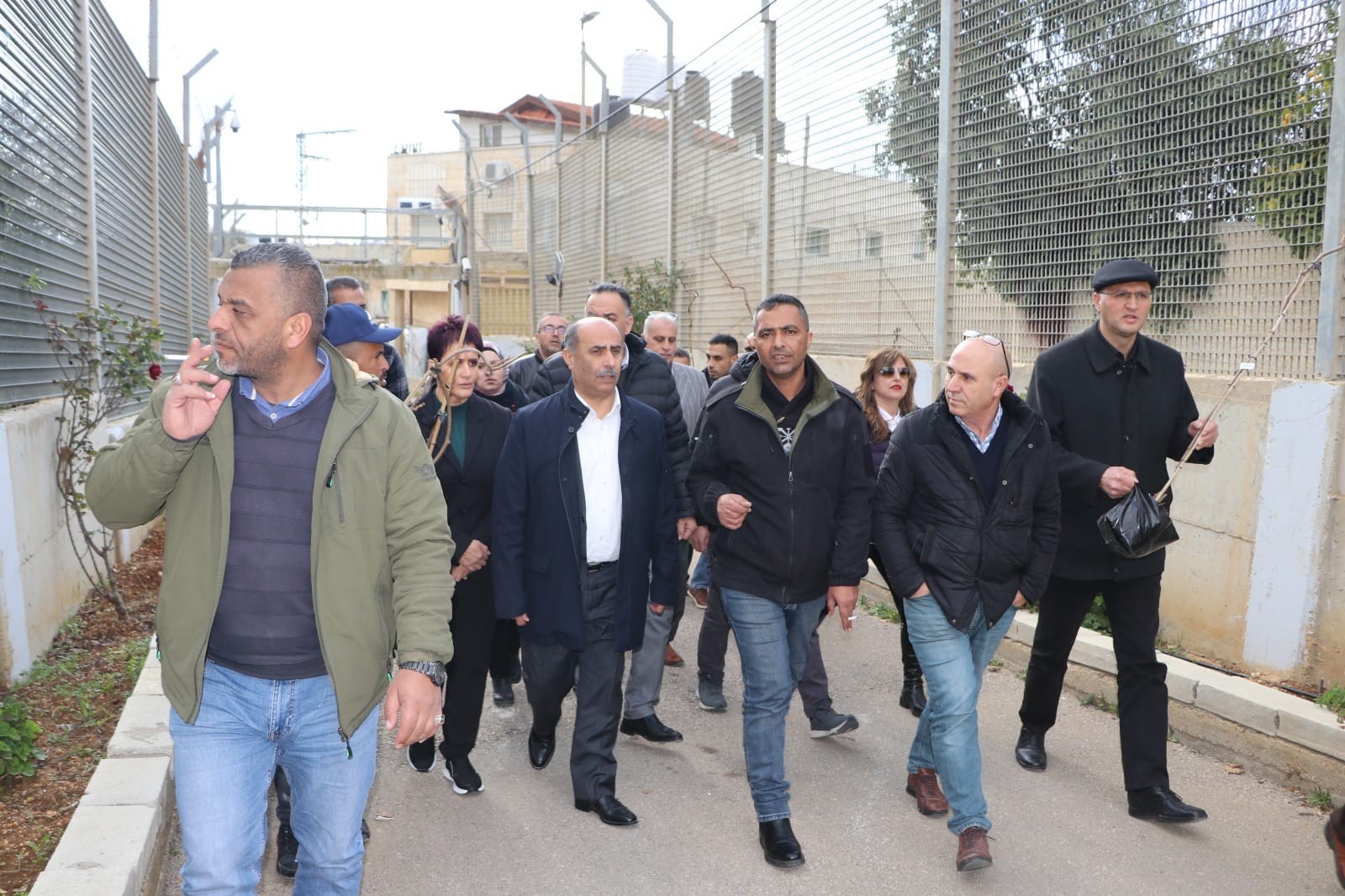 وزير الزراعة ووزير القدس يتفقدان أحوال القطاع الزراعي في قرى شمال غرب القدس  5.jpg