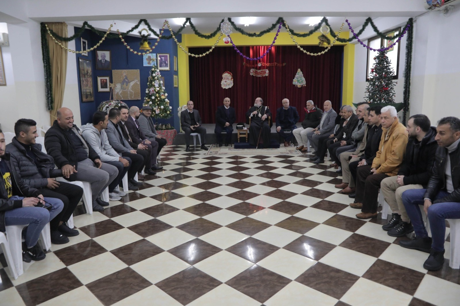 وفد من الشعبيّة يزور كنيسة القديس برفيريوس للروم الأرثوذكس بغزة مهنئًا بأعياد الميلاد المجيدة 4.jpg