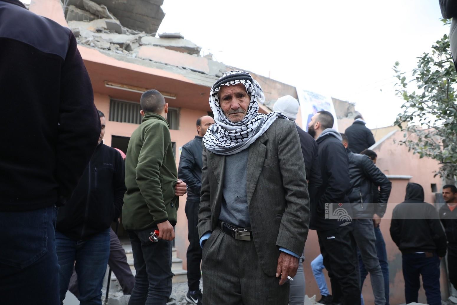 مواطنون يتفقدون ركام المنازل التي فجرها الاحتلال في بلدة كفر دان غرب جنين 32.jpg
