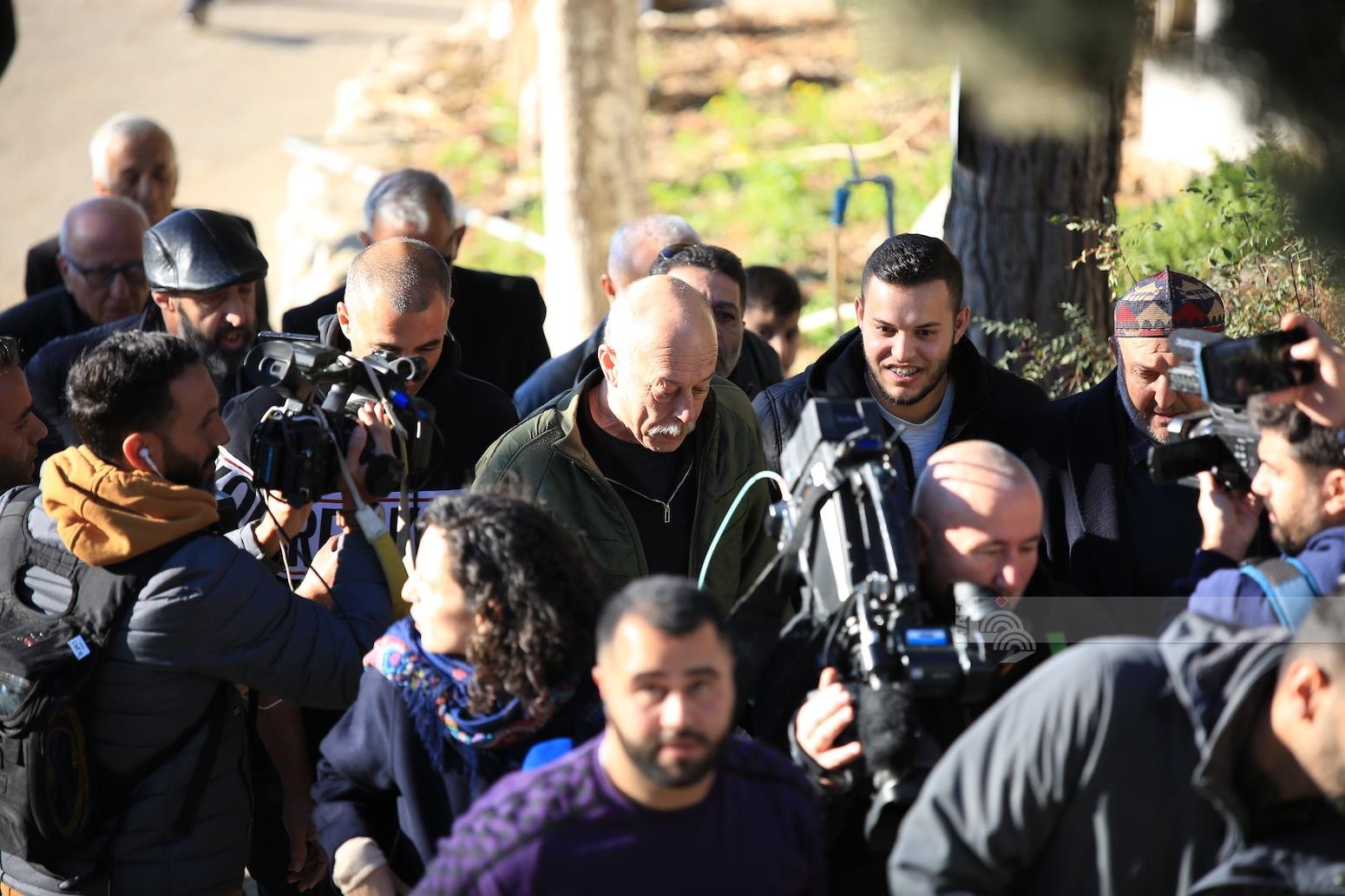 الأسير ماهر يونس يعانق الحرية بعد 40 عاما من الأسر في سجون الاحتلال 36.jpg