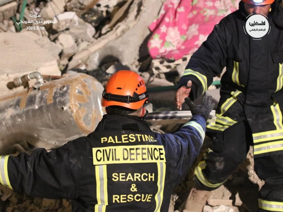 فريق الإنقاذ الفلسطيني يواصل عمليات البحث عن مواطنين فقدوا في زلزال سوريا .. تصوير- عدي الشوبكي.jpg