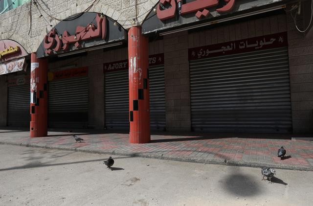 قوات الاحتلال تفرض إجراءات عسكرية وتواصل إغلاق بلدة حوارة جنوب نابلس 8.jpg
