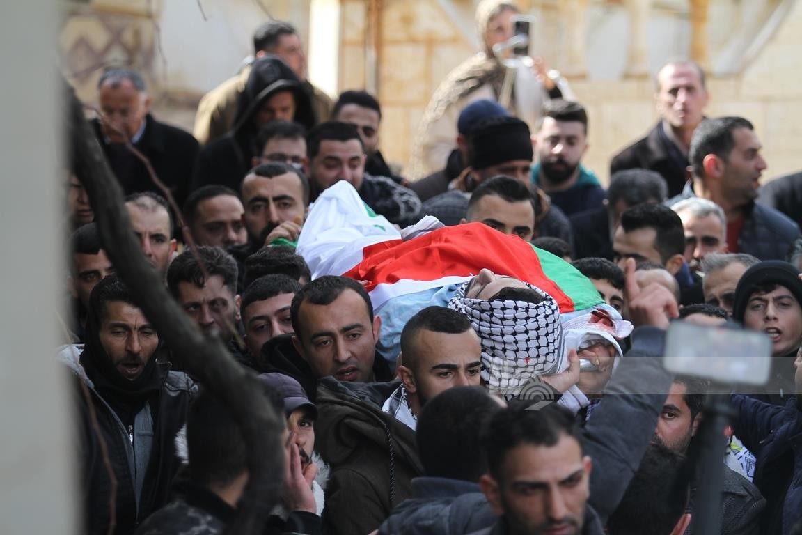 واطنون يشيعون جثمان الشهيد عبدالله قلالوة ( 26 عام ) في قرية الجديدة جنوب جنين 11.jpg
