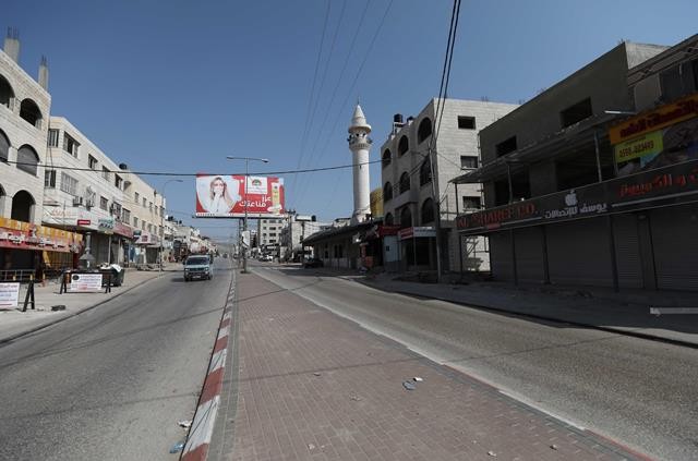 قوات الاحتلال تفرض إجراءات عسكرية وتواصل إغلاق بلدة حوارة جنوب نابلس 11.jpg