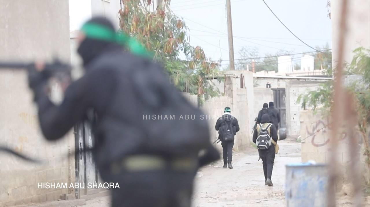 عناصر القسام في مخيم عقبة جبر يخوضون اشتباكات مسلحة مع جيش الاحتلال صباح اليوم.jpg