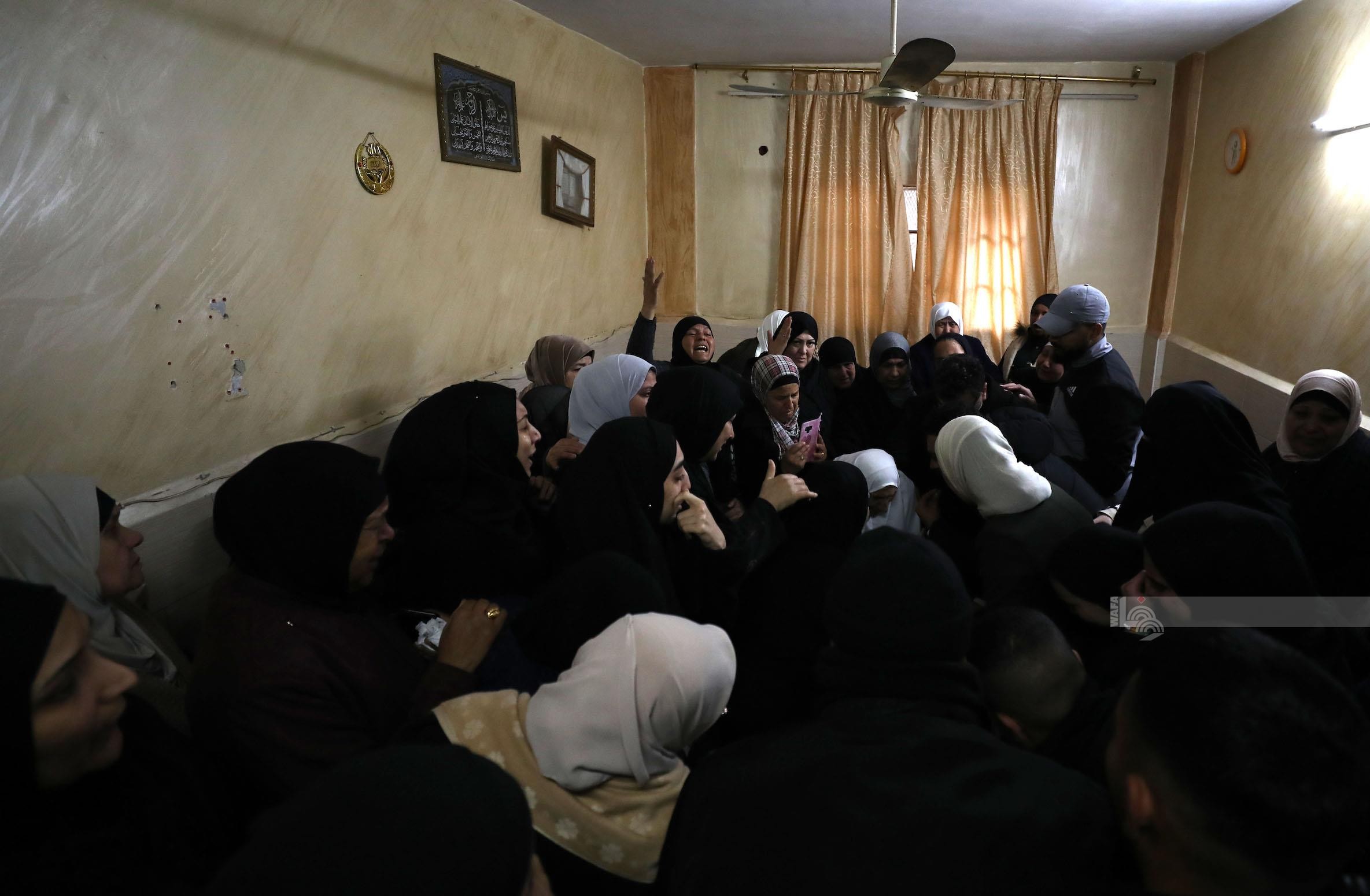 نابلس تُشيِّع جثمان الشهيد الشوا إلى مثواه الأخير 76.jpg