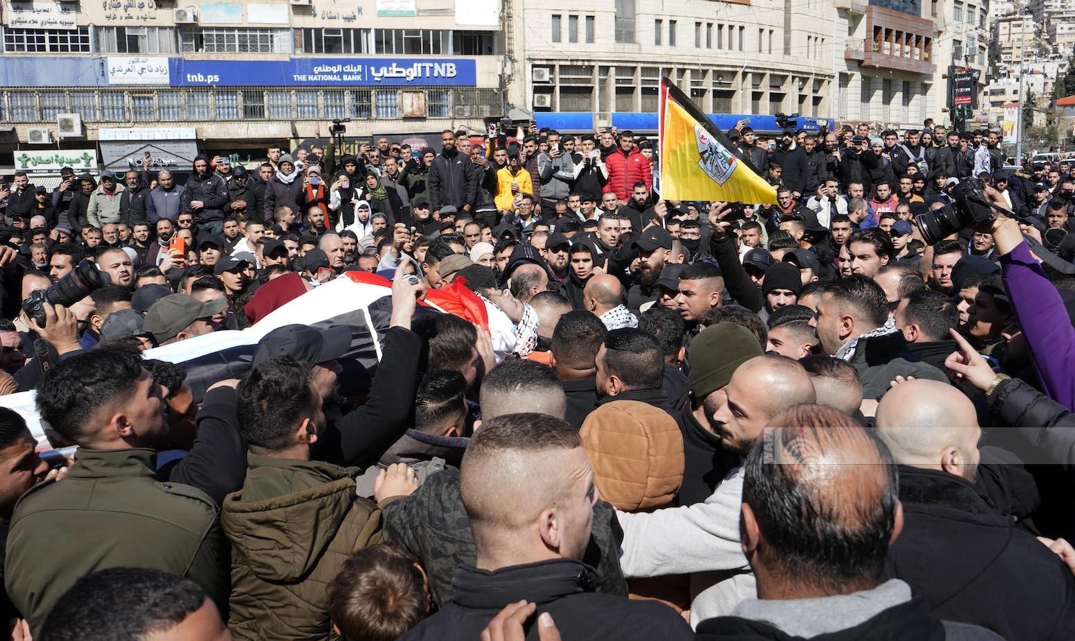 مواطنون يشيعون جثمان الشهيد امير البسطامي (21 عاما)، في مدينة نابلس 332.jpg