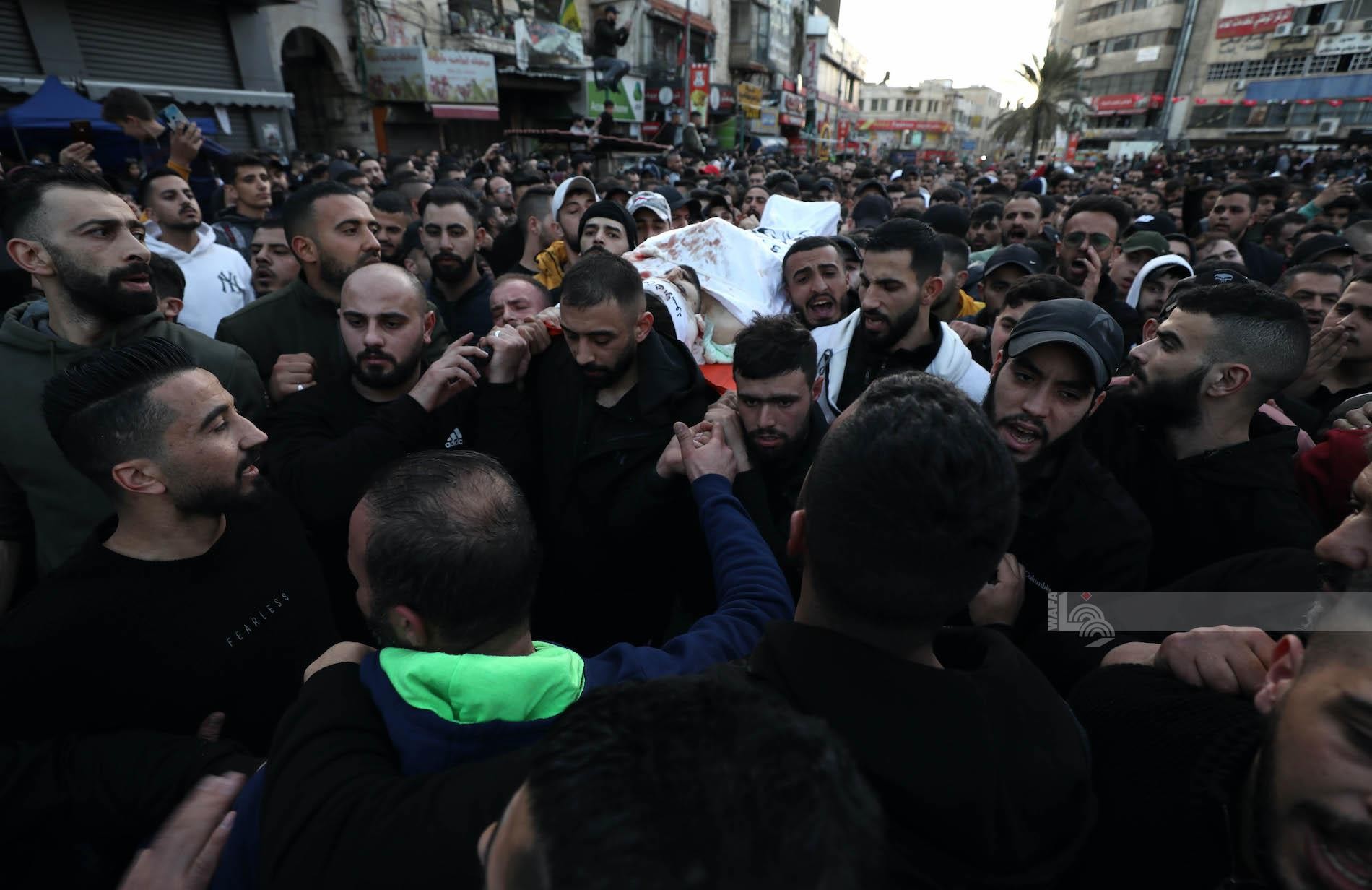 الآلاف يشيعون جثامين الشهداء العشرة الذين ارتقوا خلال العدوان الاسرائيلي على مدينة نابلس 4.jpg