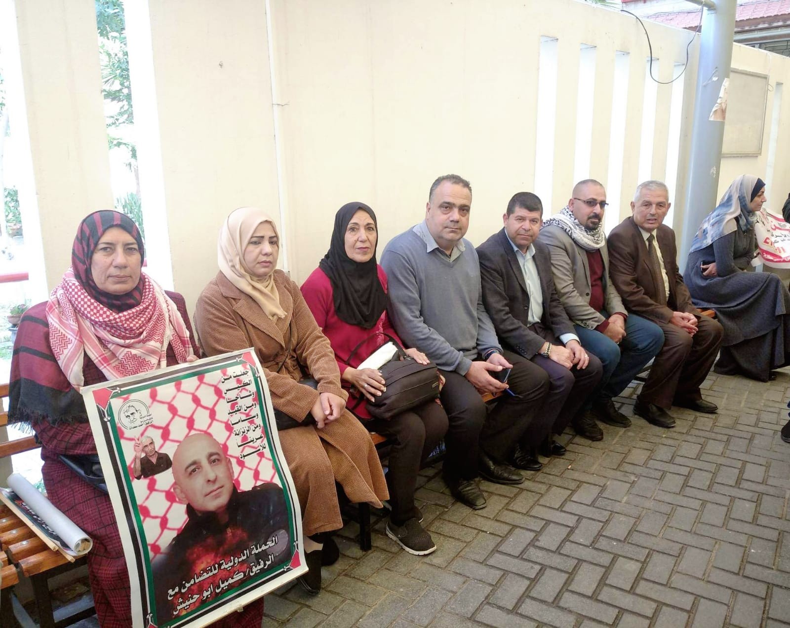 التجمع الفلسطيني للوطن والشتات يشارك في وقفة اسناد وتضامن مع الأسرى و الأسيرات بغزة 1.jpg