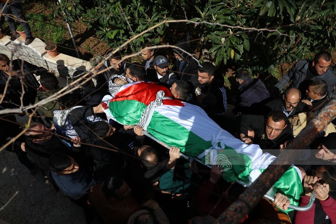واطنون يشيعون جثمان الشهيد عبدالله قلالوة ( 26 عام ) في قرية الجديدة جنوب جنين 34.jpg