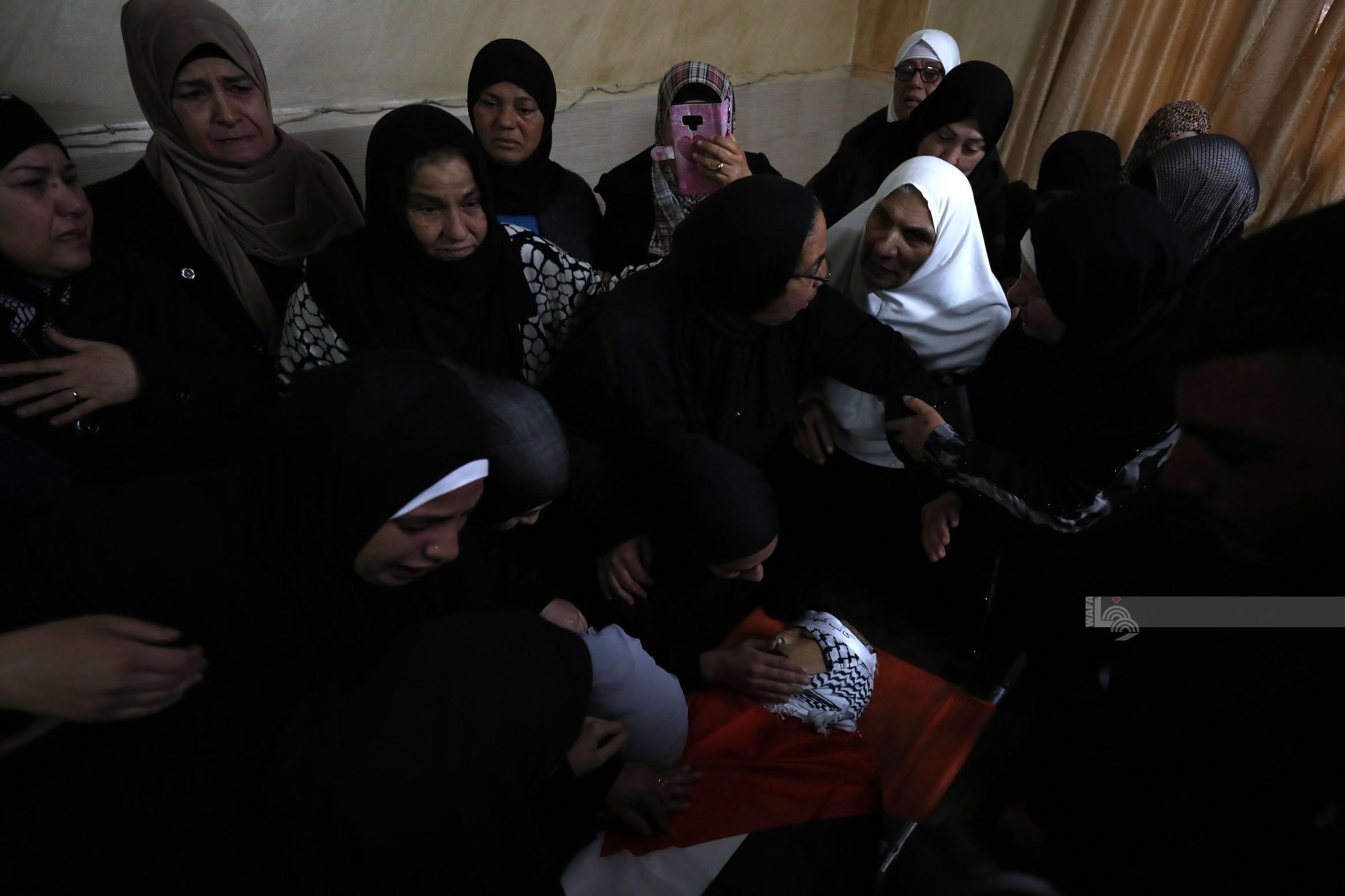 نابلس تُشيِّع جثمان الشهيد الشوا إلى مثواه الأخير 11.jpg