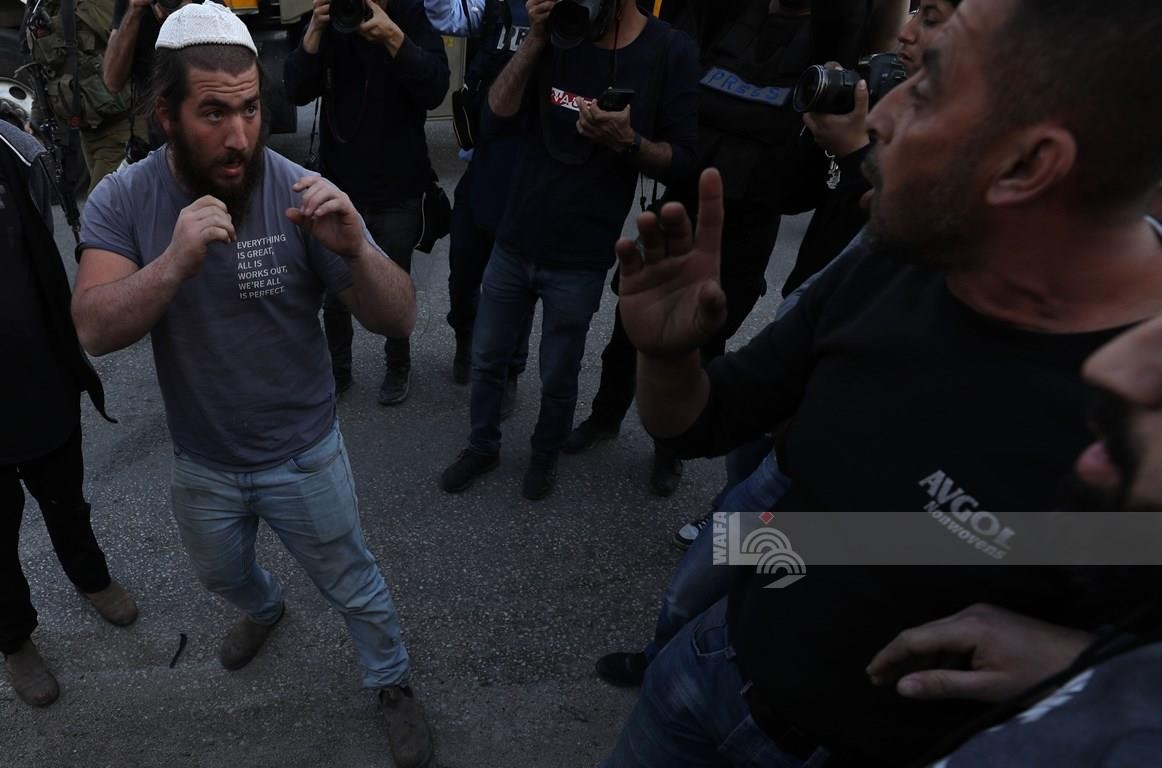 مستوطن يهاجم مجموعة من المواطنين في بلدة حوارة 4.jpg