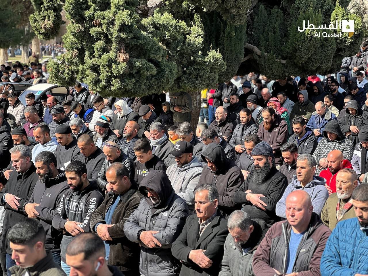 أعداد كبيرة من المصلين أدوا صلاة الجمعة في المسجد الأقصى المبارك 98.jpg