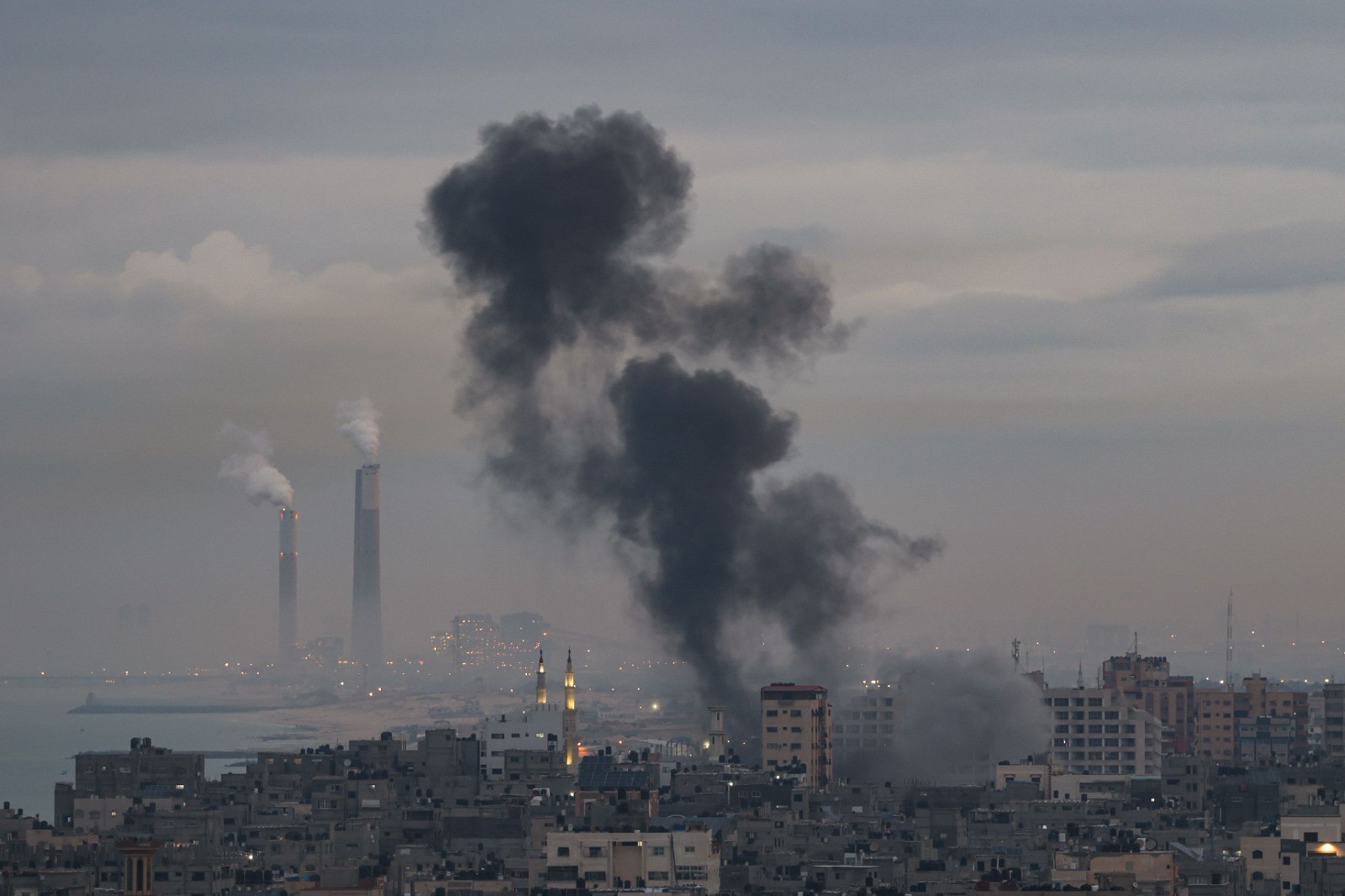 الغارات الإسرائيلية على قطاع غزة  تصوير (الفرنسية) 3.jpg