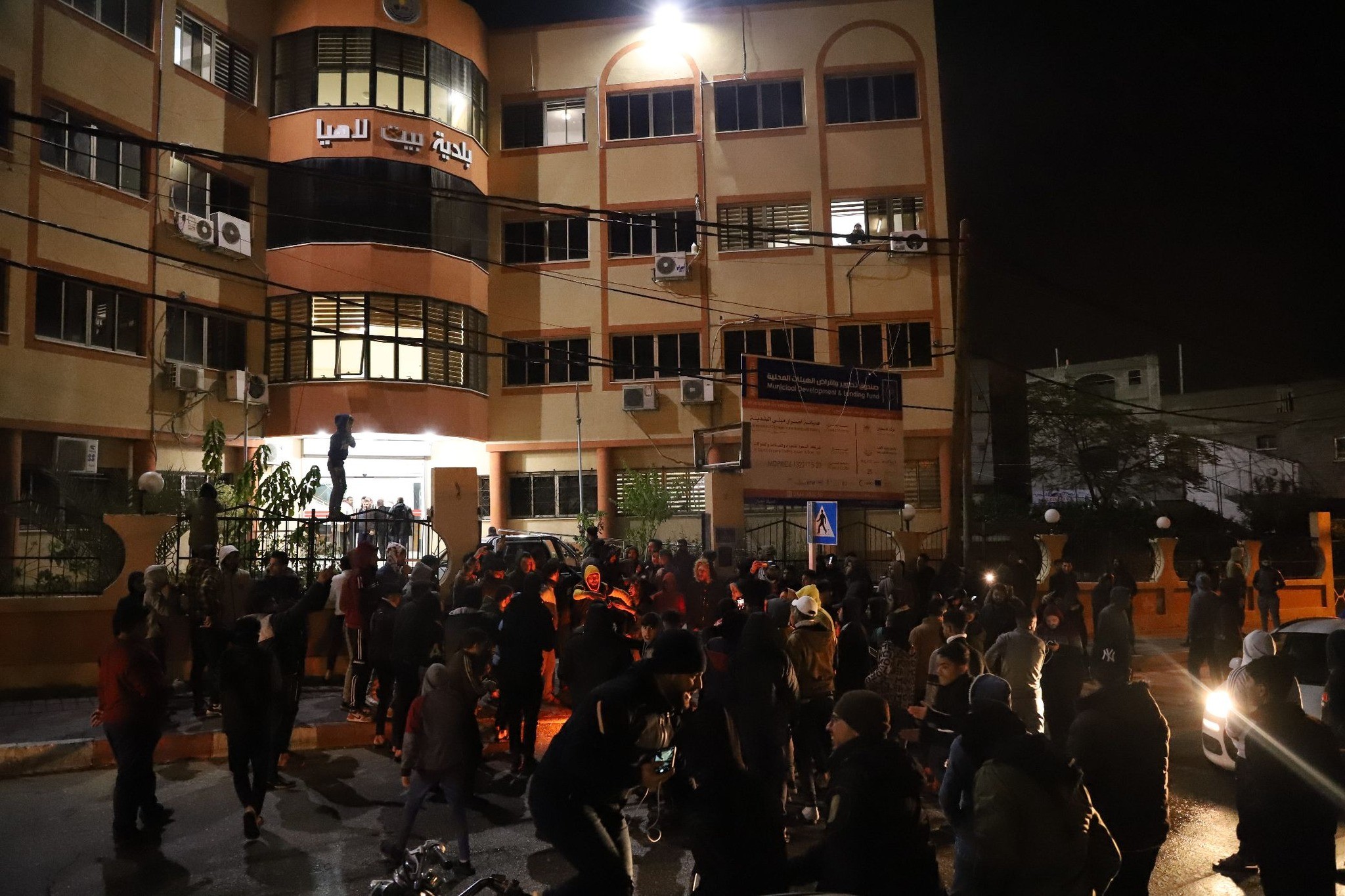 صور من احتجاجات أهالي بيت لاهيا على اقتطاع أراضي من المدينة لصالح بلديات أخرى.. تصوير (موسى سالم) 222.jpg
