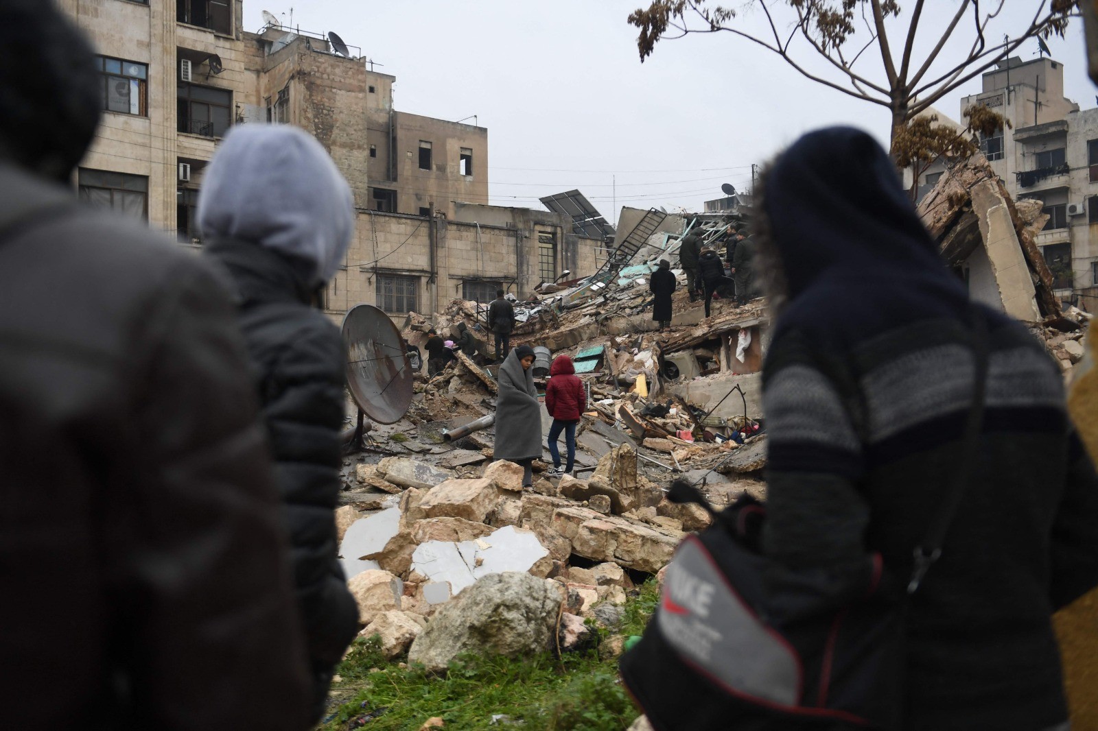 صور من آثار الدمار الذي حل بمنازل السوريين إثر الزلزال .. تصوير (الفرنسية) 2.jpg