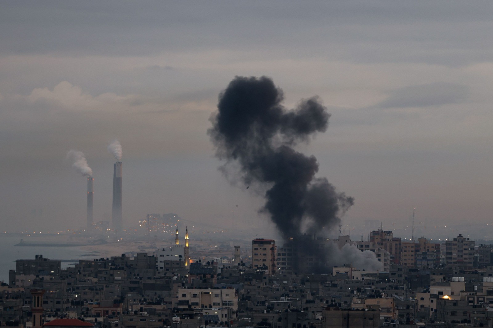 الغارات الإسرائيلية على قطاع غزة  تصوير (الفرنسية) 6.jpg